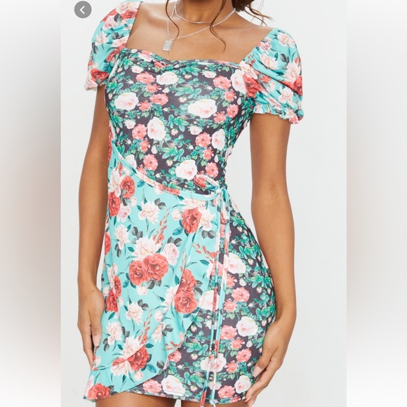 Pretty Little Thing Green Contrast Floral Dress - Picture 2 of 4